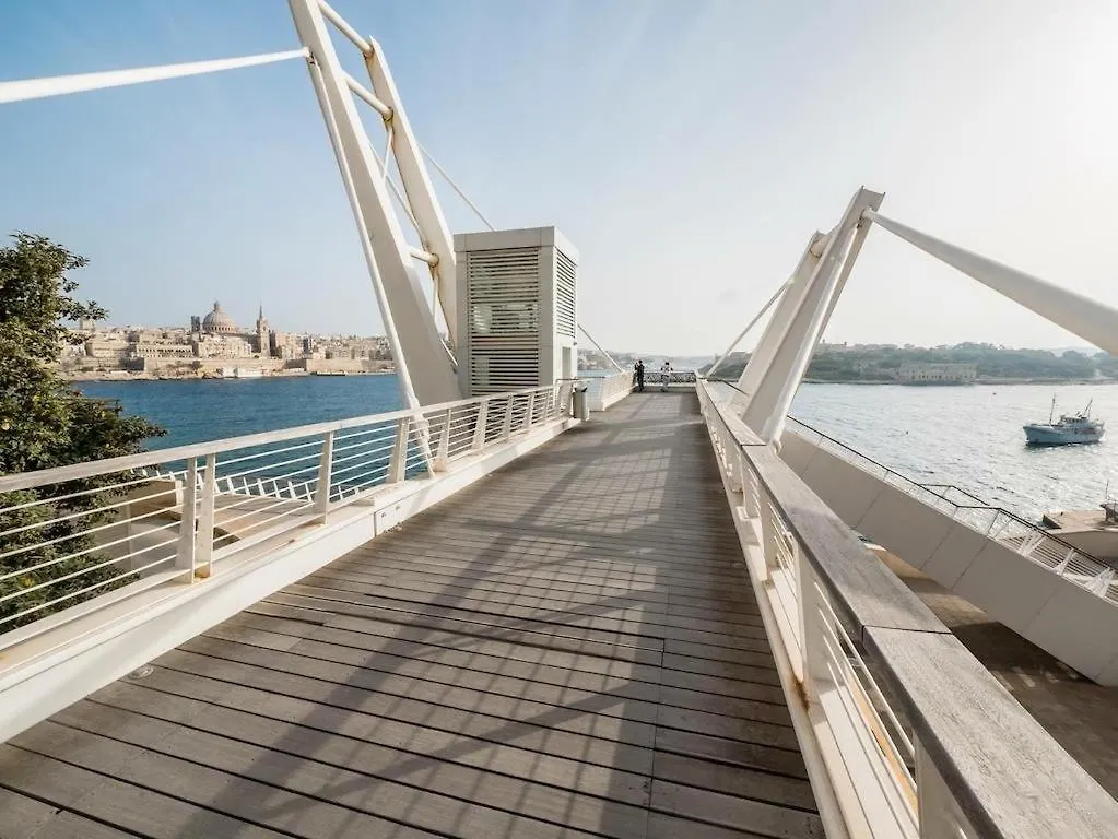 Super Luxury Apartment In Tigne Point, Amazing Sea Views Sliema
